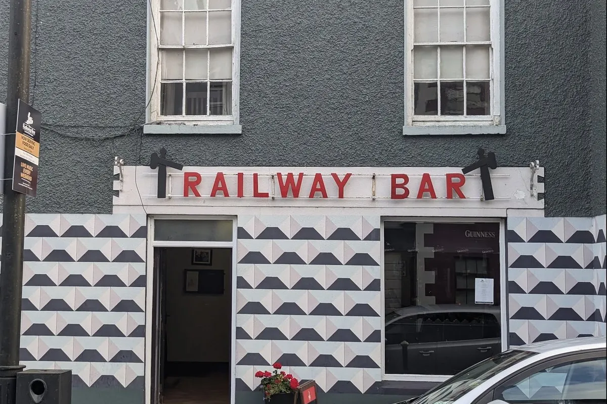 Railway Bar - Photo 1