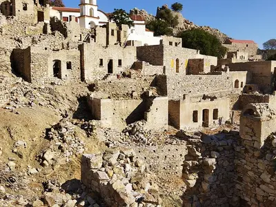 Little Village - Photo 3