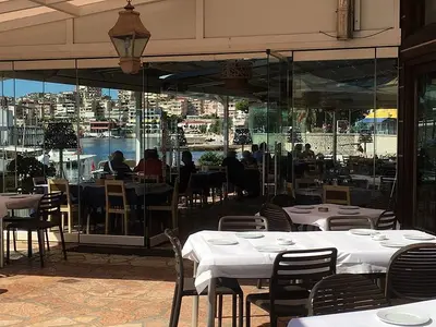 Harbor Café - Photo 2