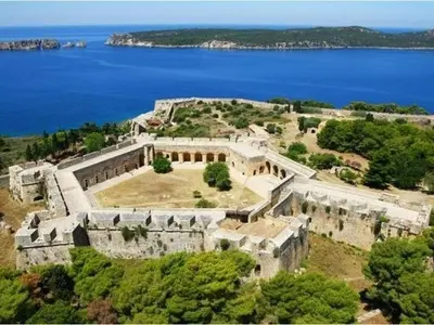 Zoe Seaside Resort - Photo 2