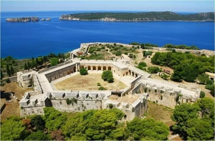 Zoe Seaside Resort - Photo 2