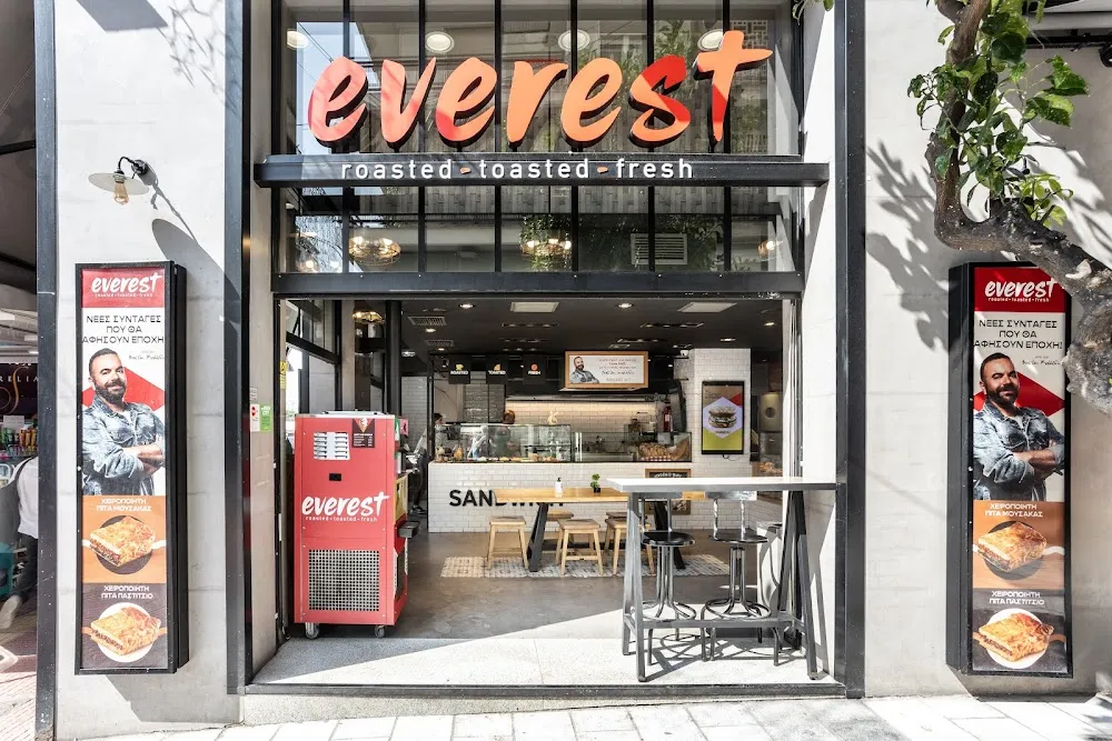 Everest - Photo 1