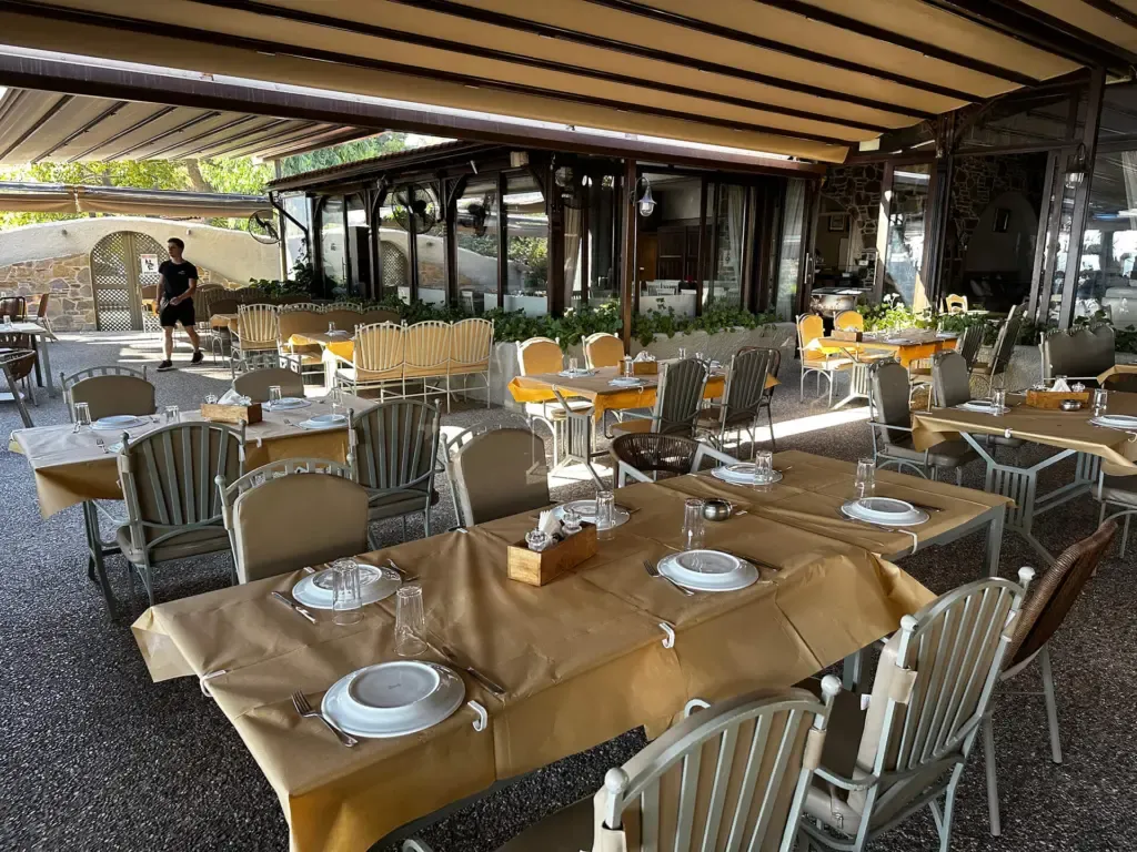 Mantala Greek Taverna - Photo 4