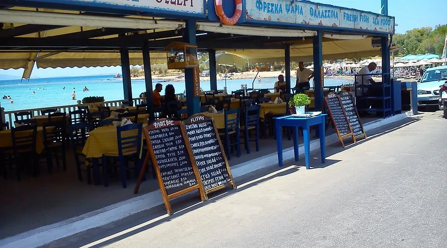 Flisvos Taverna - Photo 2