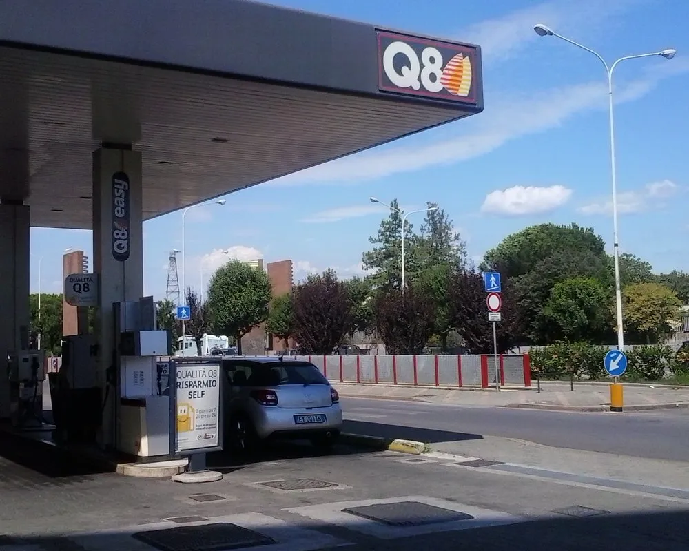 Stazione di servizio Esso - Photo 2