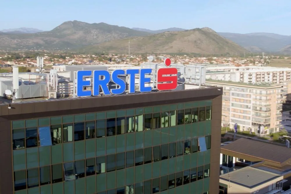 Erste Bank - Photo 1