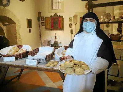 Reposteria del monasterio de Santa Clata - Photo 2