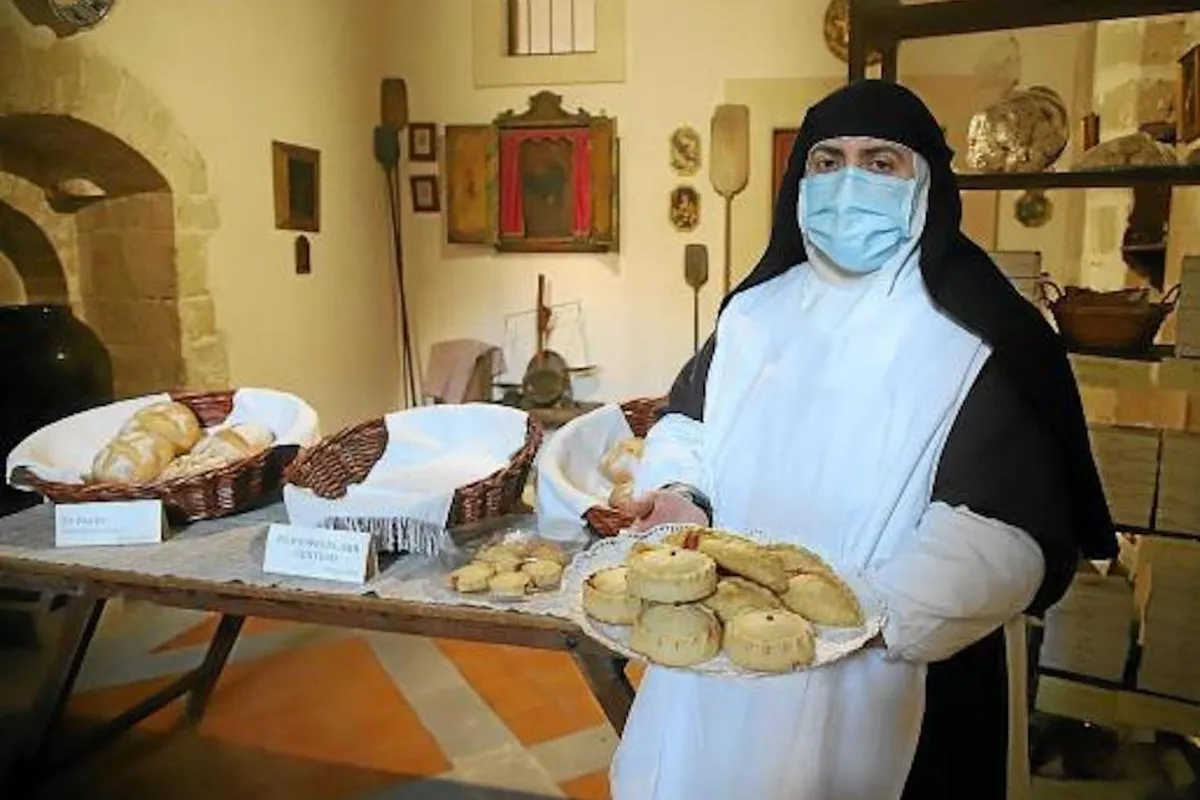 Reposteria del monasterio de Santa Clata - Photo 2