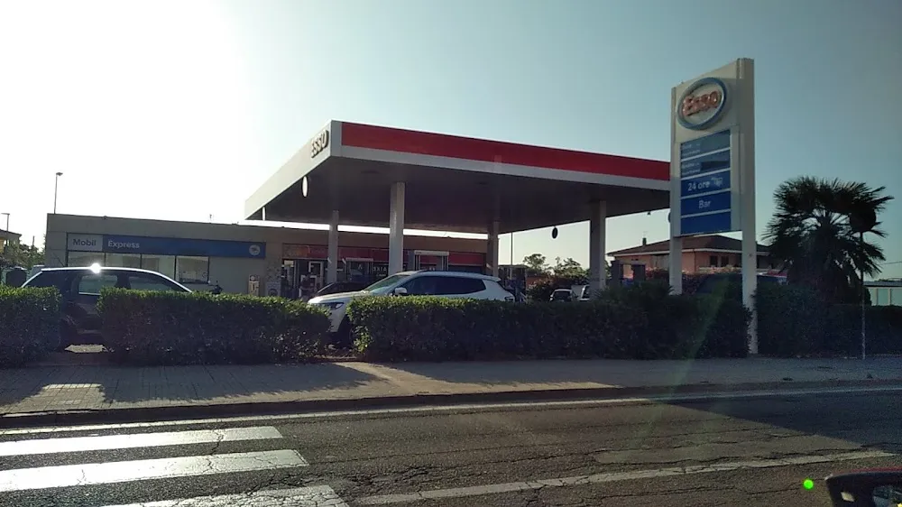 Esso - Photo 1