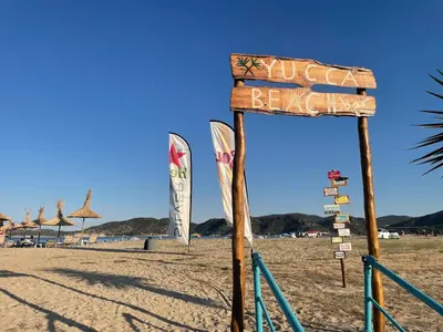 Yucca beach bar - Photo 3