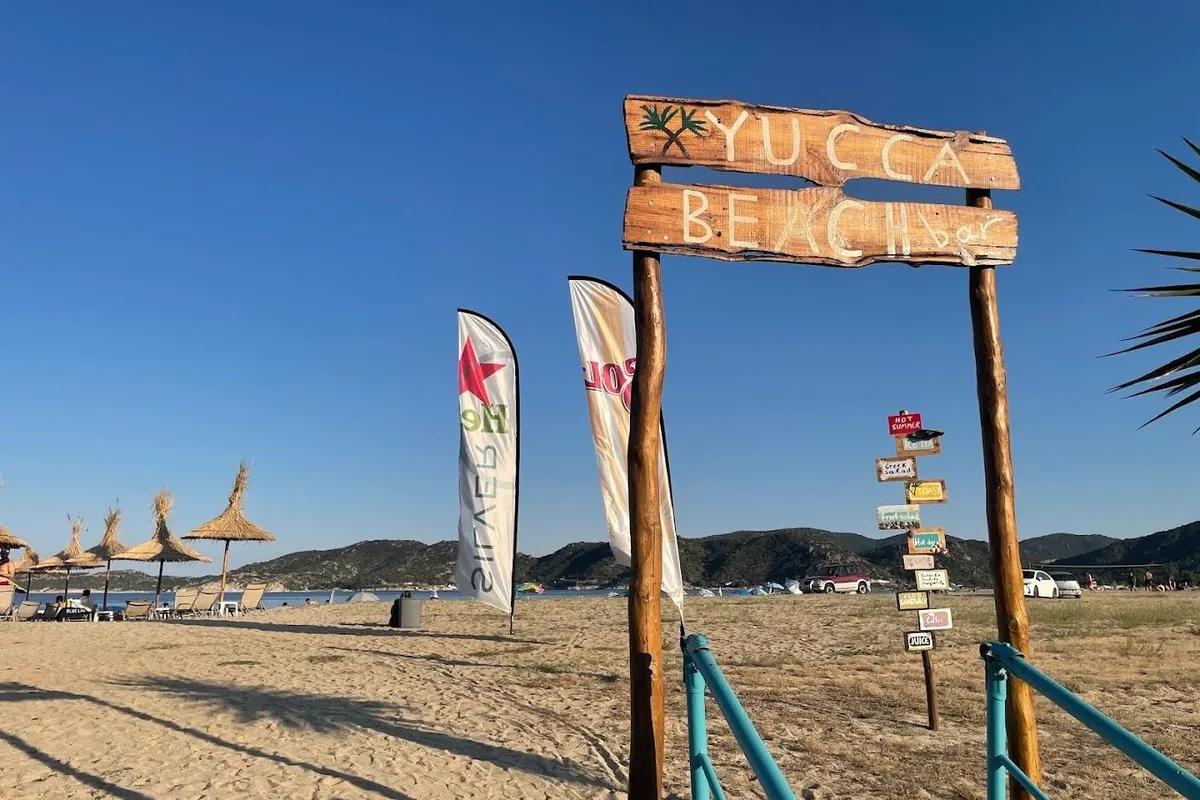 Yucca beach bar - Photo 3