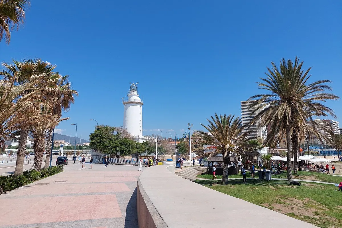 La Farola de Málaga - Photo 1