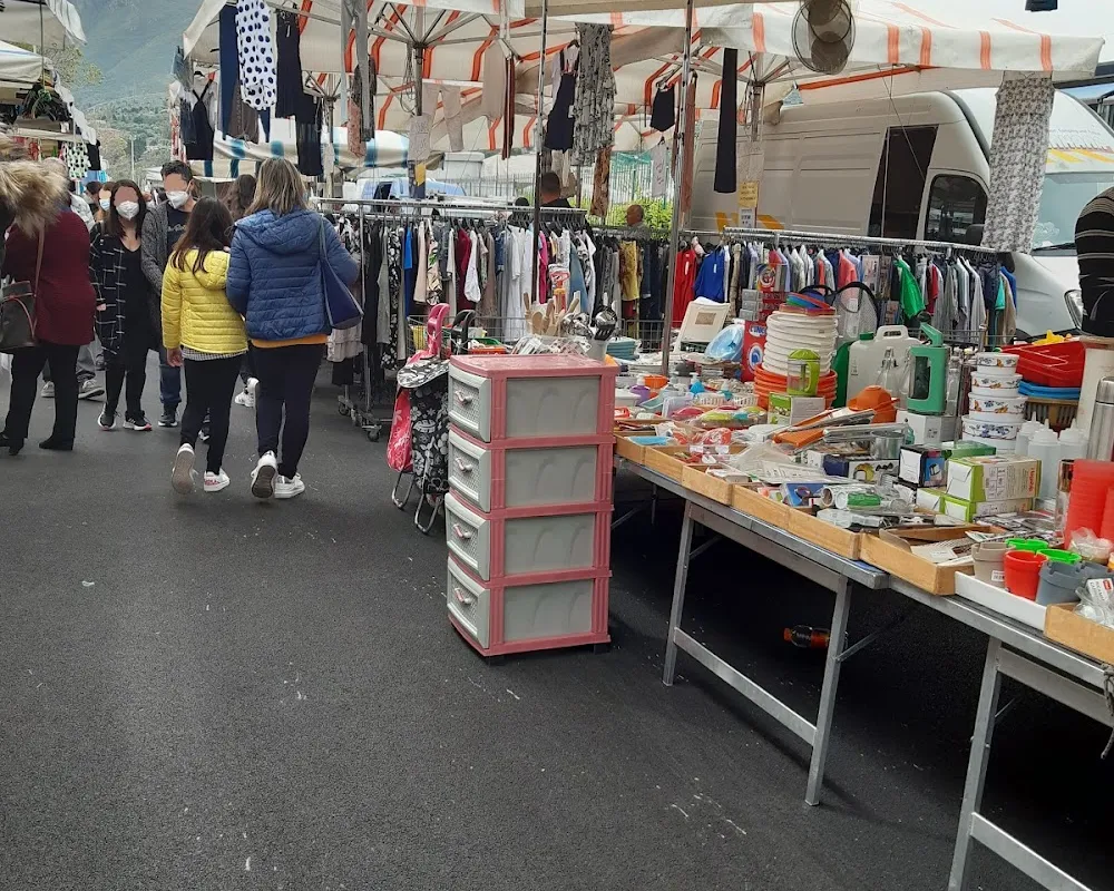 Mercatino del Venerdì - Photo 1