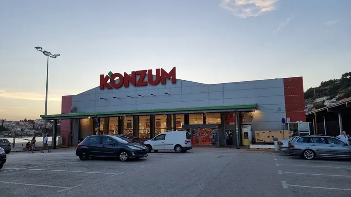 Konzum - Photo 2