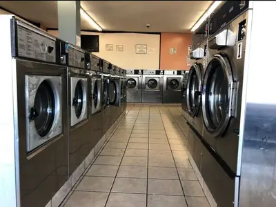 RAG's Coin Laundry - Photo 3