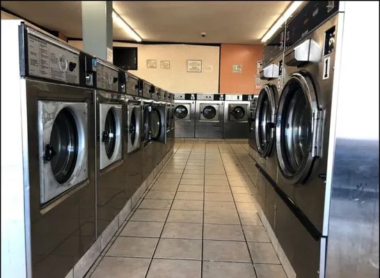 RAG's Coin Laundry - Photo 3