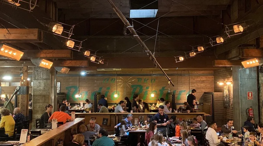 Foster's Hollywood - Photo 2
