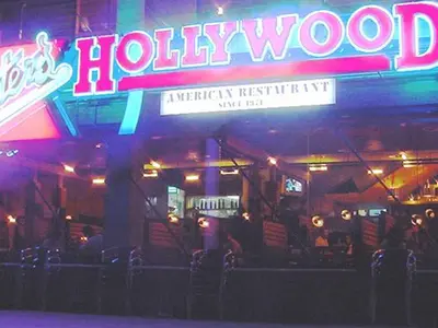 Foster's Hollywood - Photo 3
