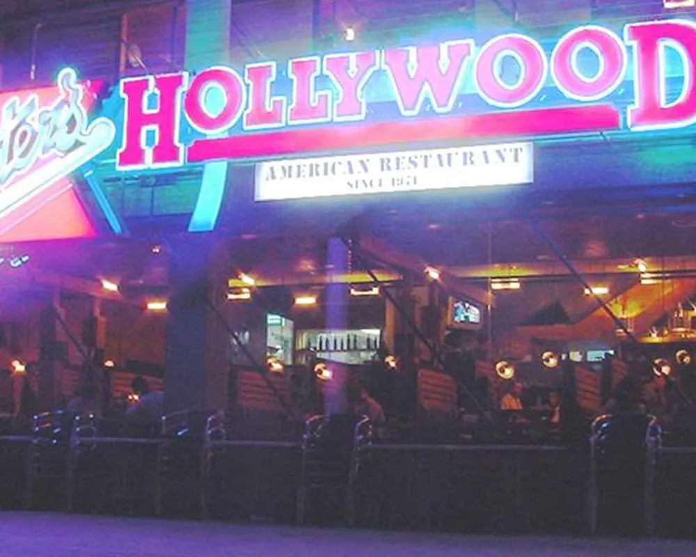 Foster's Hollywood - Photo 3