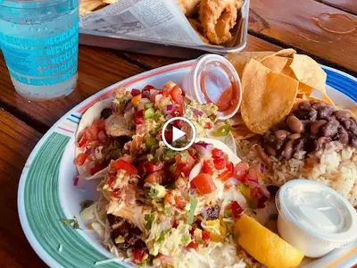 Hogfish Bar & Grill - Photo 4