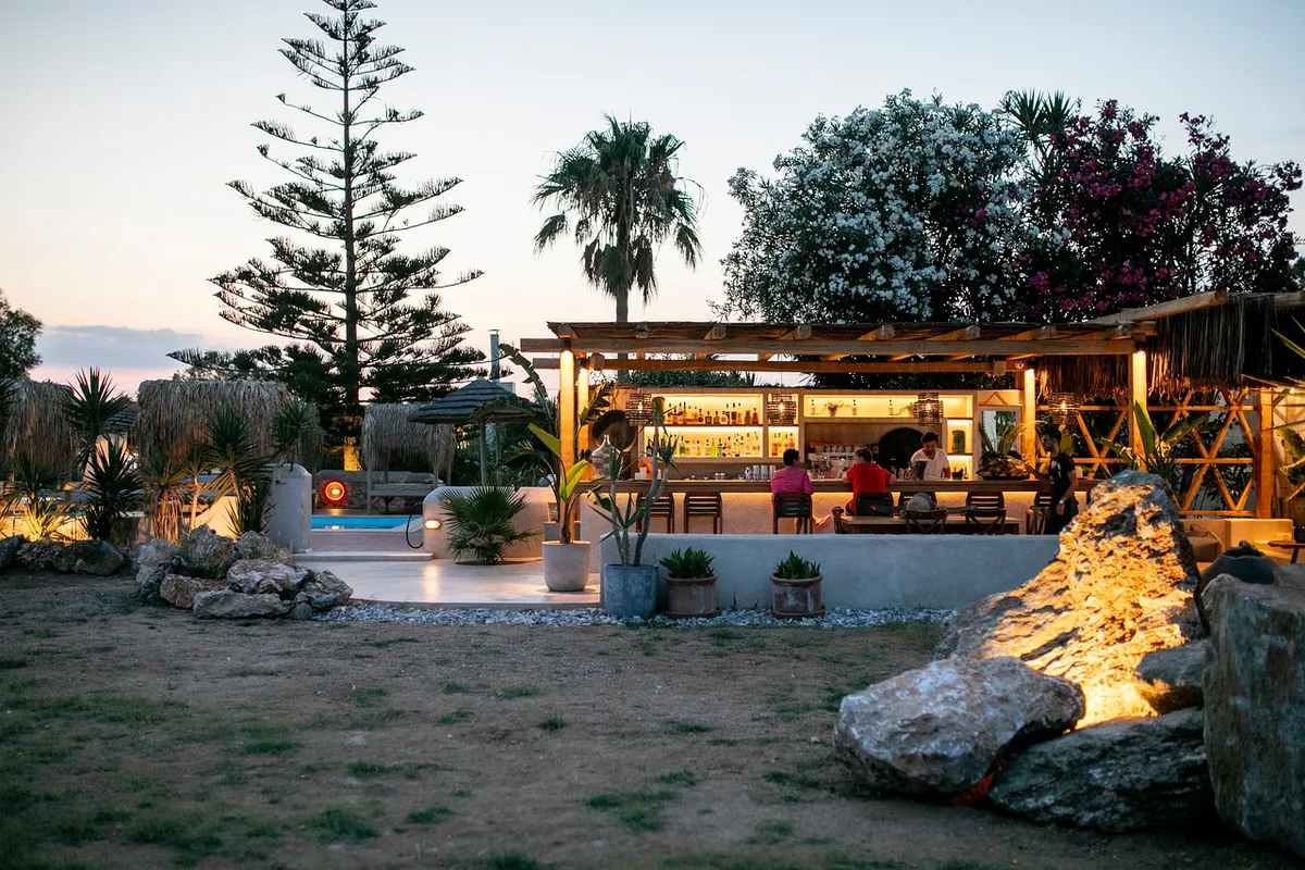 Yucca beach bar - Photo 2