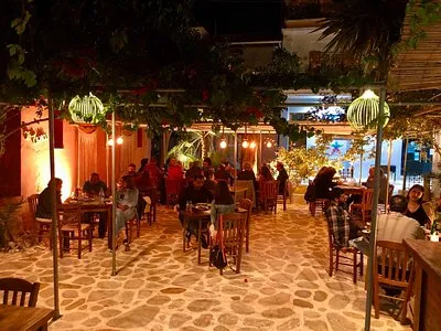 Vardianna Taverna - Photo 2