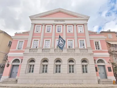 Alpha Bank - Photo 1
