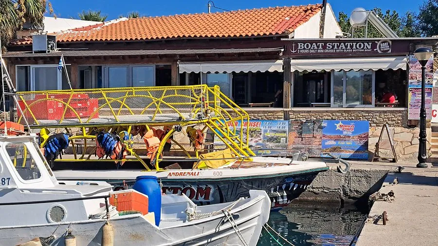 Stama Restaurant - Photo 2