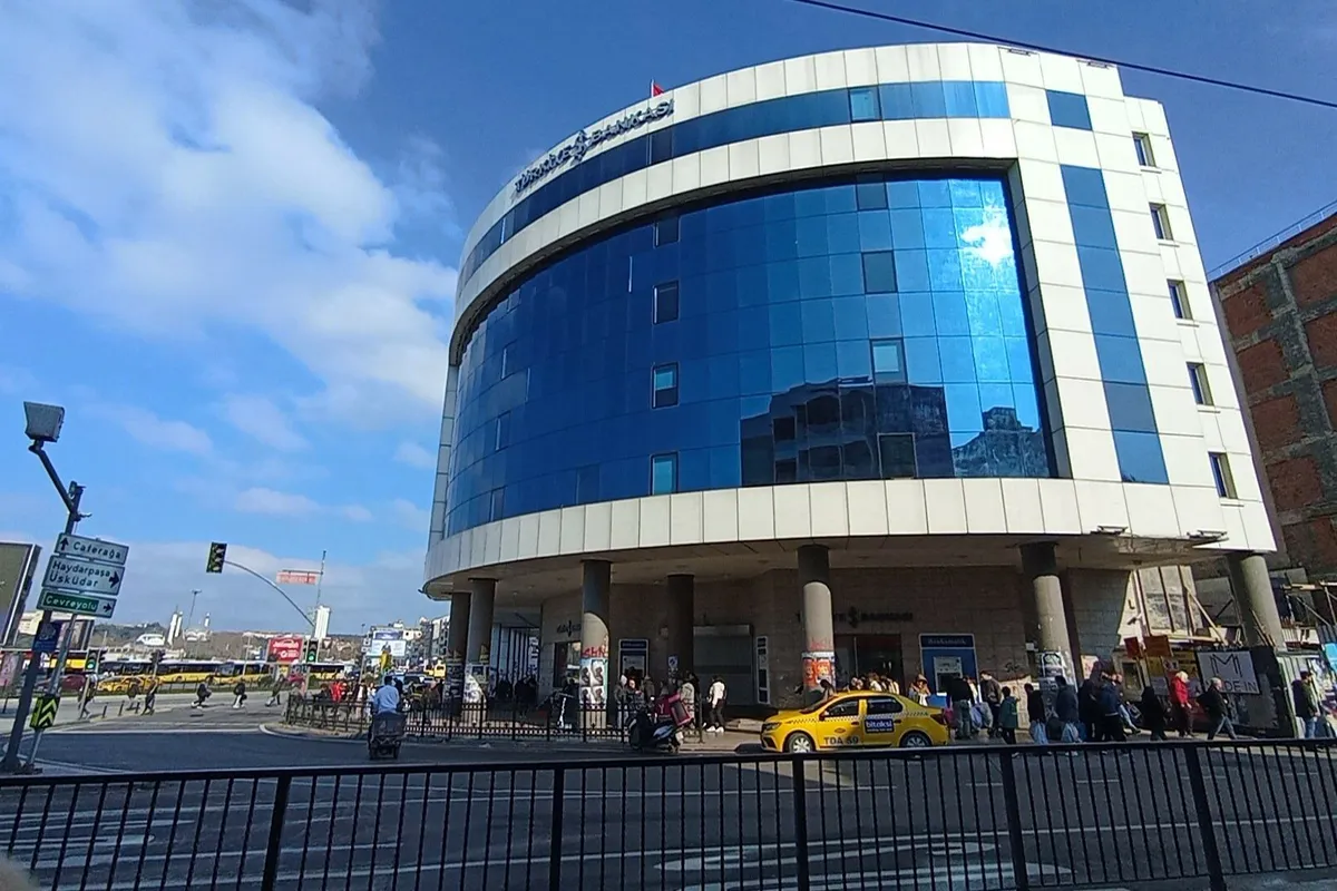 Türkiye İş Bankası - Photo 1