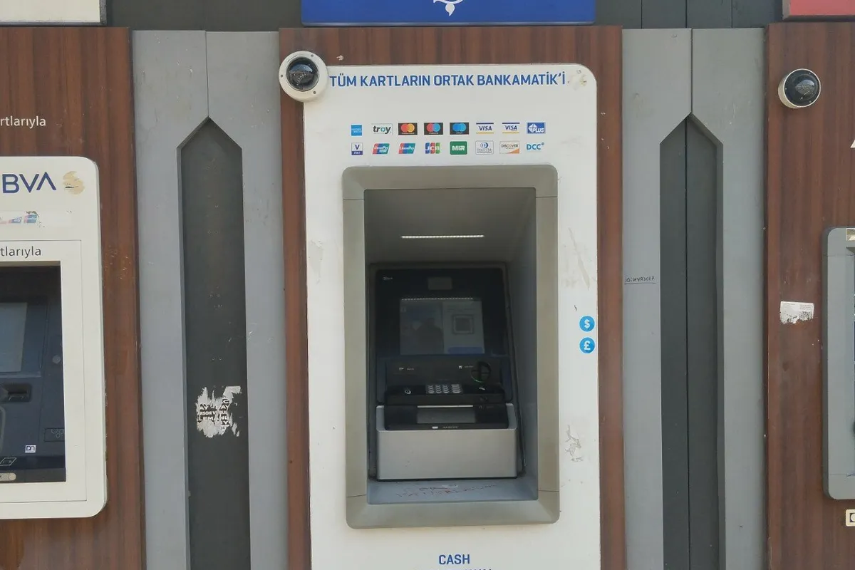 Türkiye İş Bankası - Photo 2