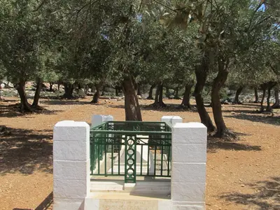 Grave of Rupert Brooke - Photo 5