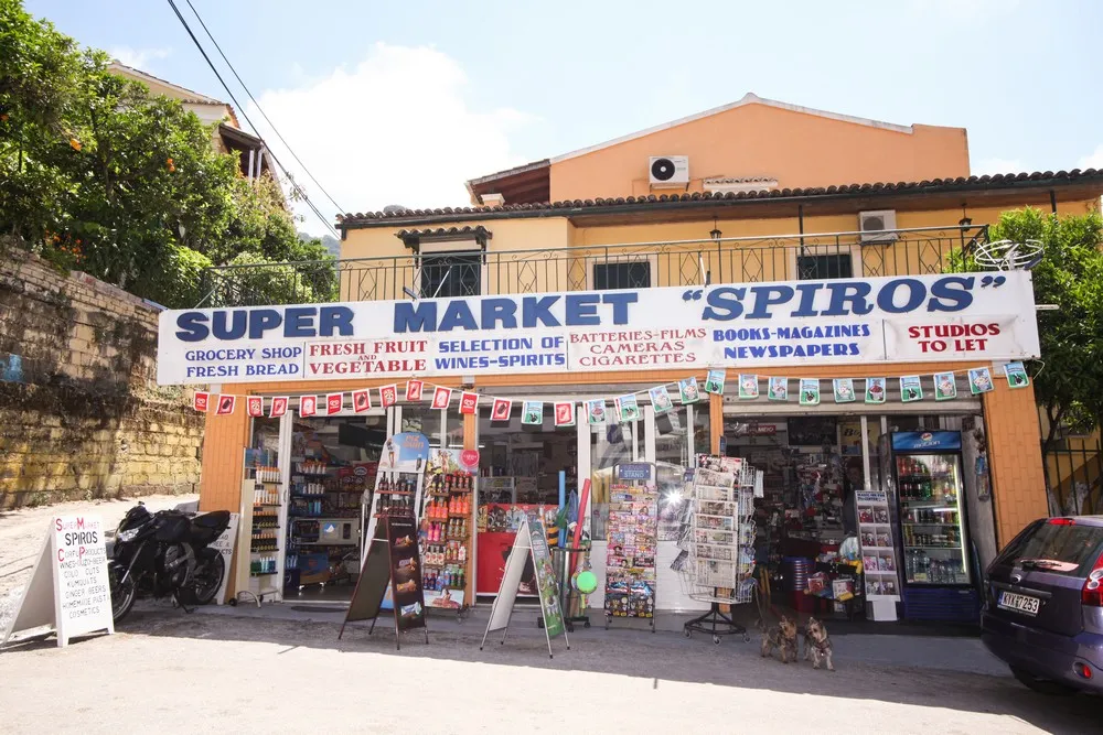 Spiros - Photo 3