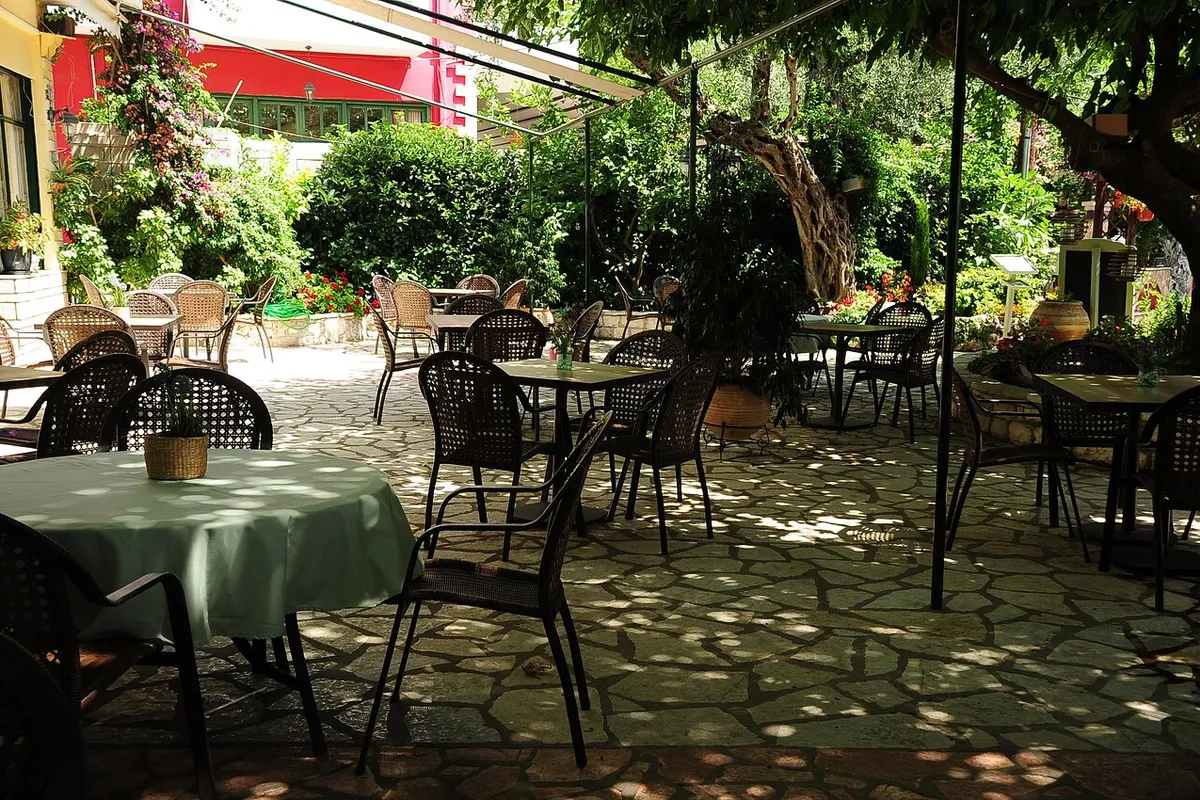 Antonis Tavern - Photo 2
