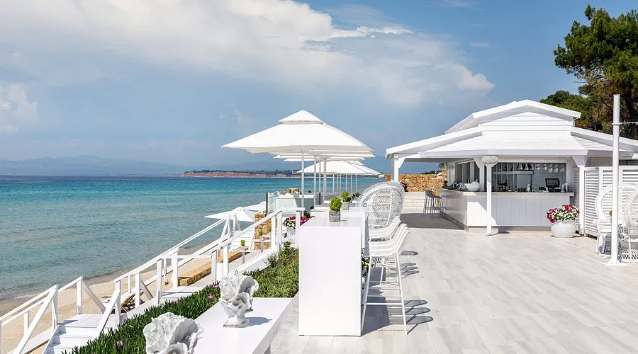 Bousoulas beach bar - Photo 1