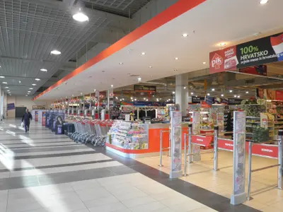 Konzum - Photo 2