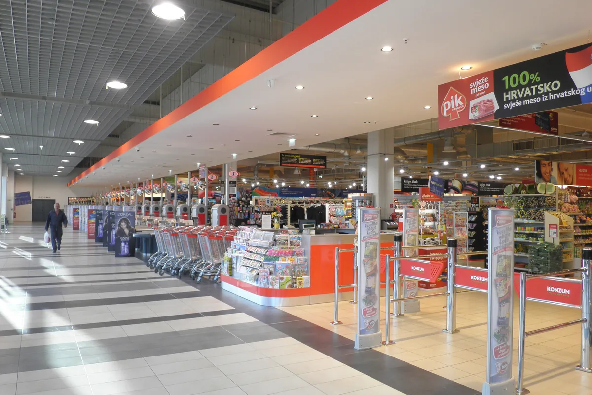 Konzum - Photo 2
