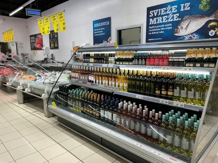 Konzum - Photo 4