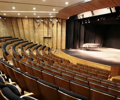 Melina Mercouri Theatre - Photo 5