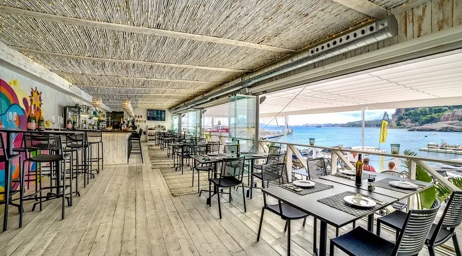 Bay Club - Photo 1