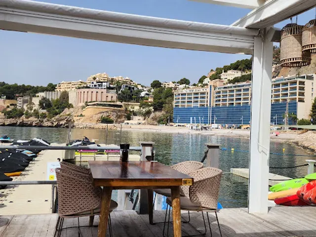Bay Club - Photo 2