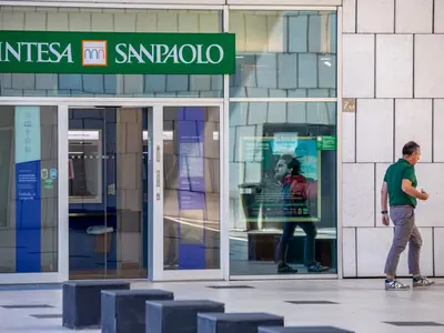 Intesa Sanpaolo - Photo 3