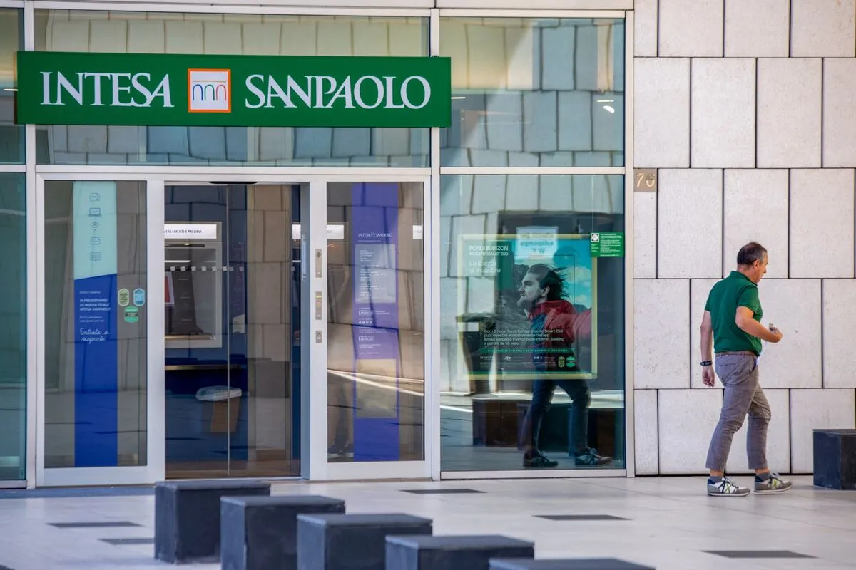 Intesa Sanpaolo - Photo 3