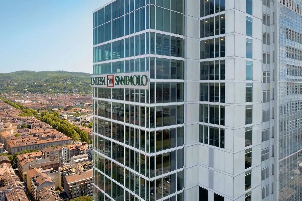 Intesa Sanpaolo - Photo 4