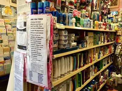 Pharmacy Store - Photo 2