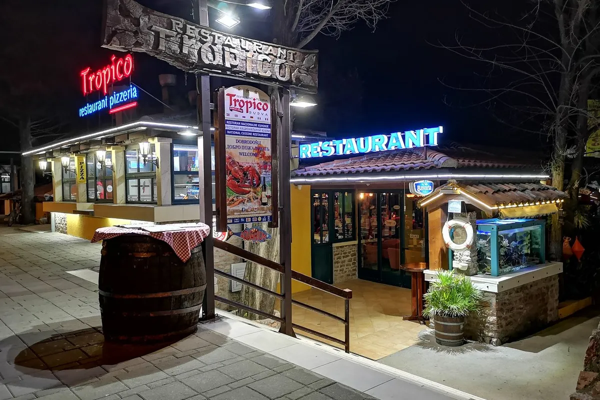 Tropico's Restaurant & Lounge - Photo 2