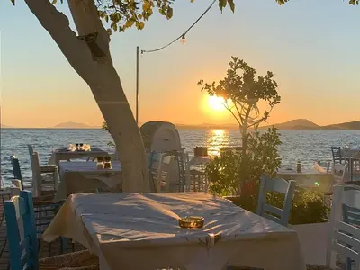 Sea Side Restaurant - Photo 2