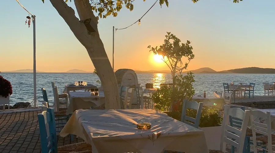 Sea Side Restaurant - Photo 2