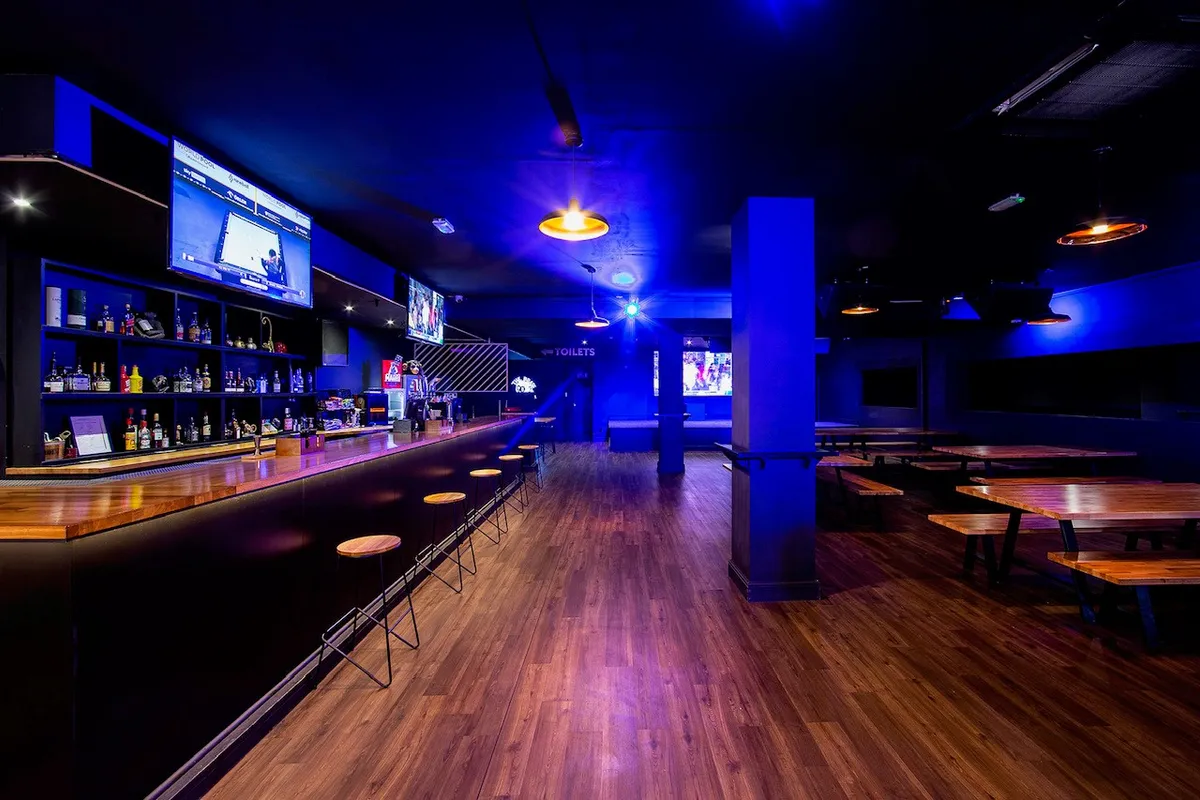 Brass Monkey - Photo 2