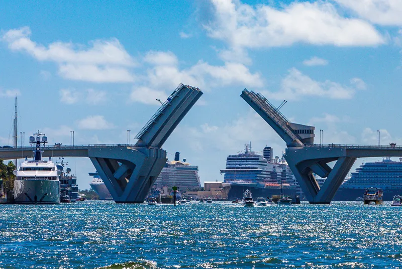17th Street Causeway Bridge - Photo 2