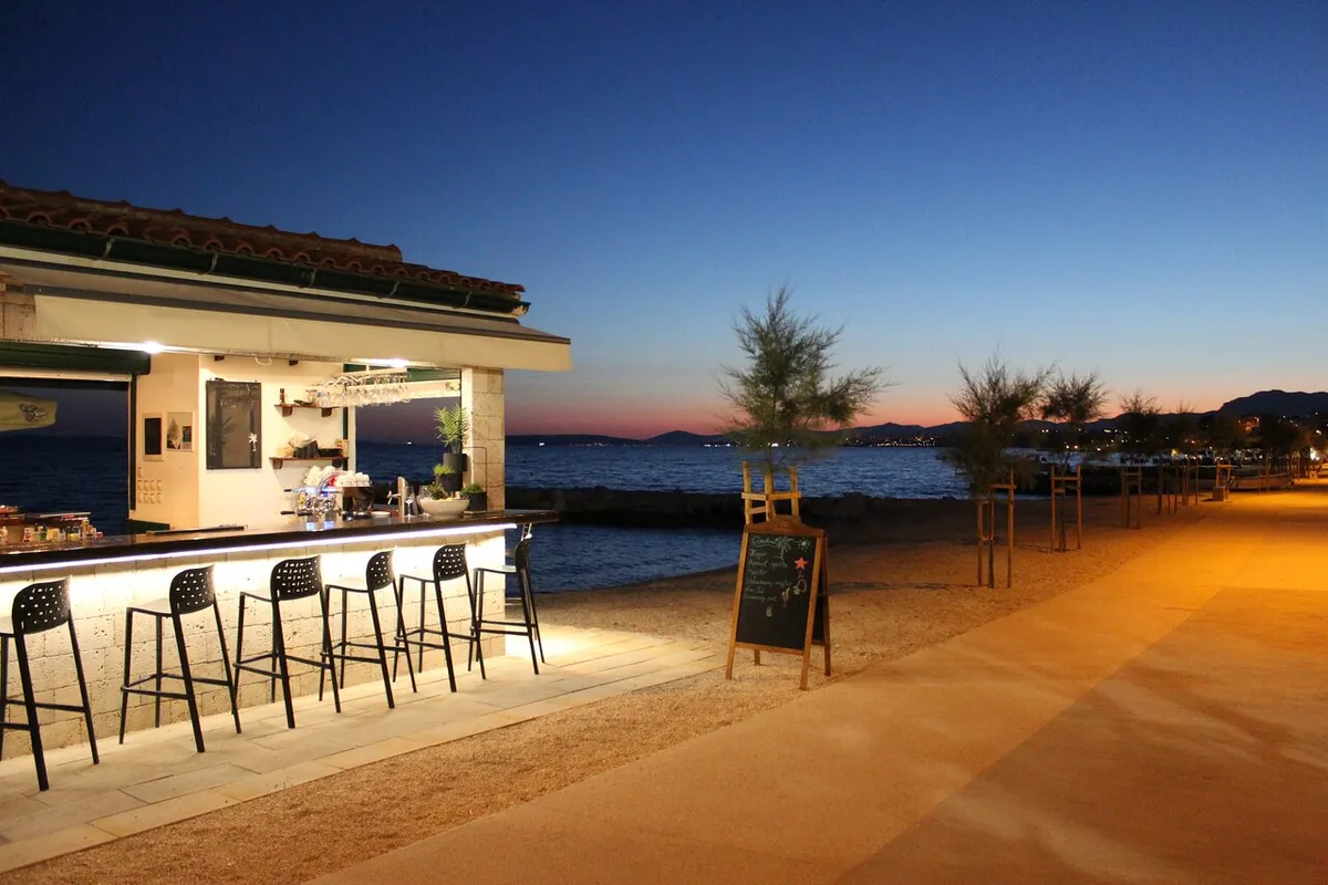 Champagne Bar - Photo 3